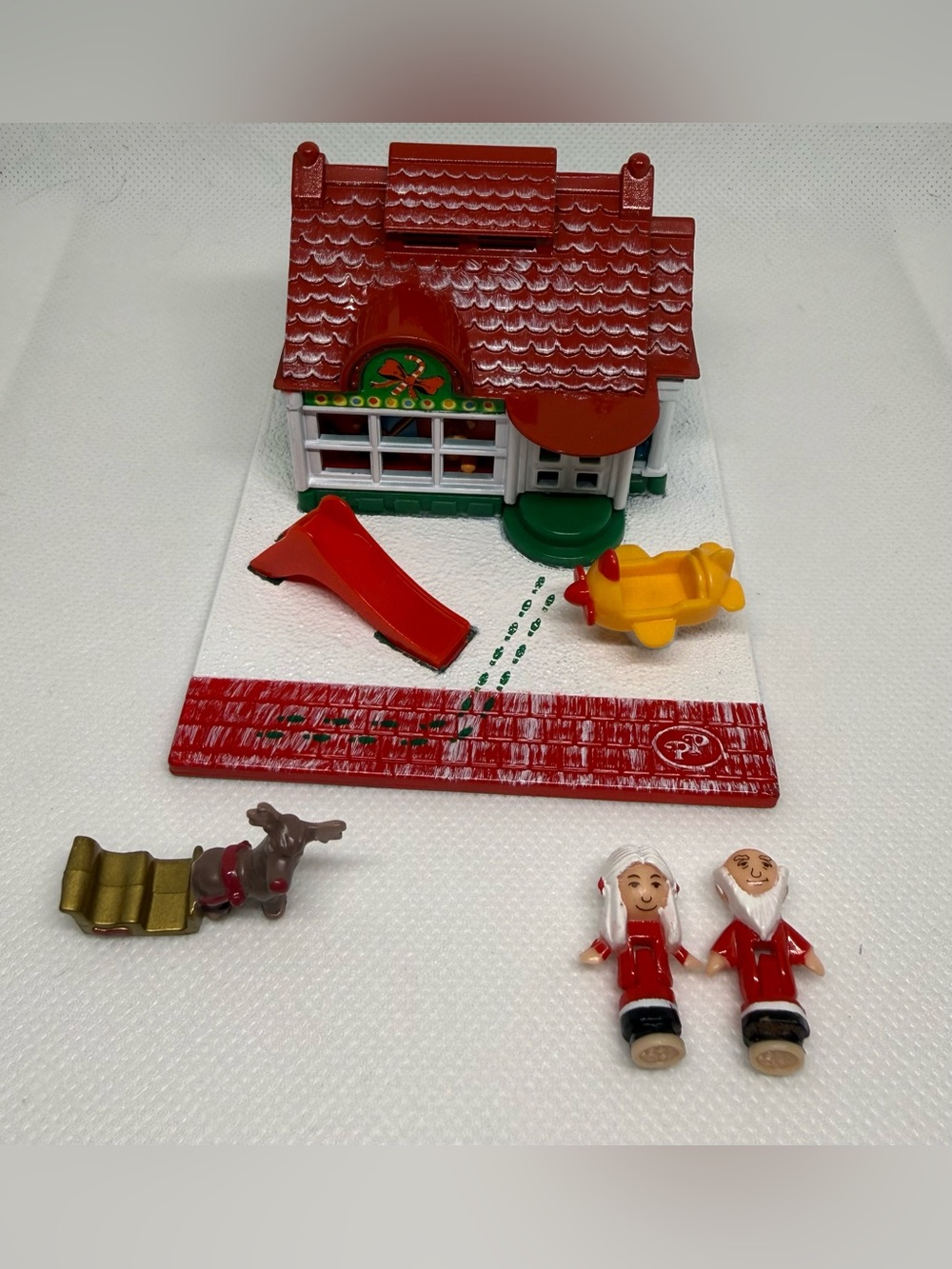 Vintage Holiday Playhouse Polly Pocket-